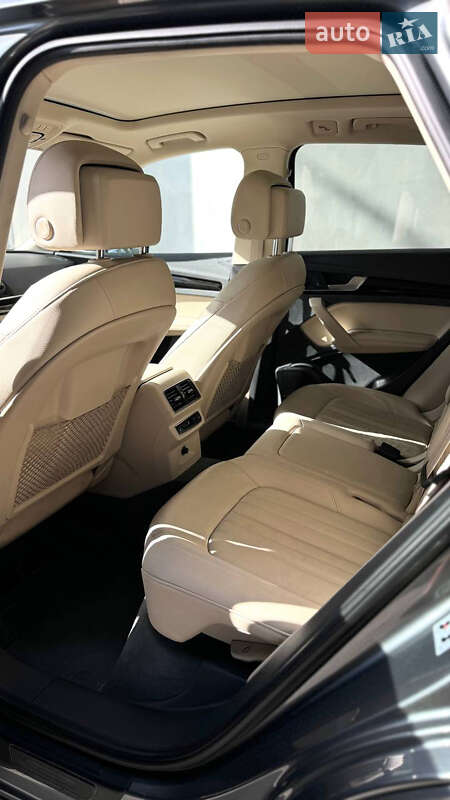 Внедорожник / Кроссовер Audi Q5 2017 в Ровно