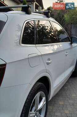 Позашляховик / Кросовер Audi Q5 2019 в 