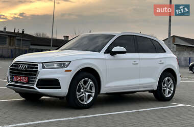 Внедорожник / Кроссовер Audi Q5 2018 в 