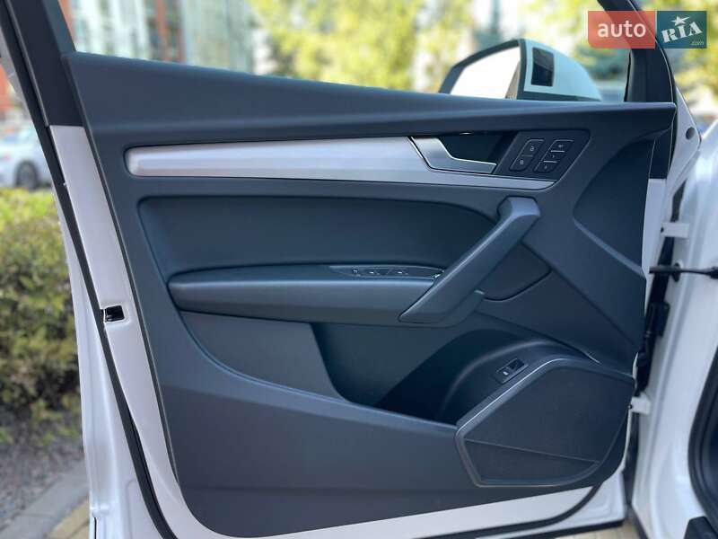 Внедорожник / Кроссовер Audi Q5 2021 в Киеве