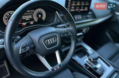 Позашляховик / Кросовер Audi Q5 2021 в 