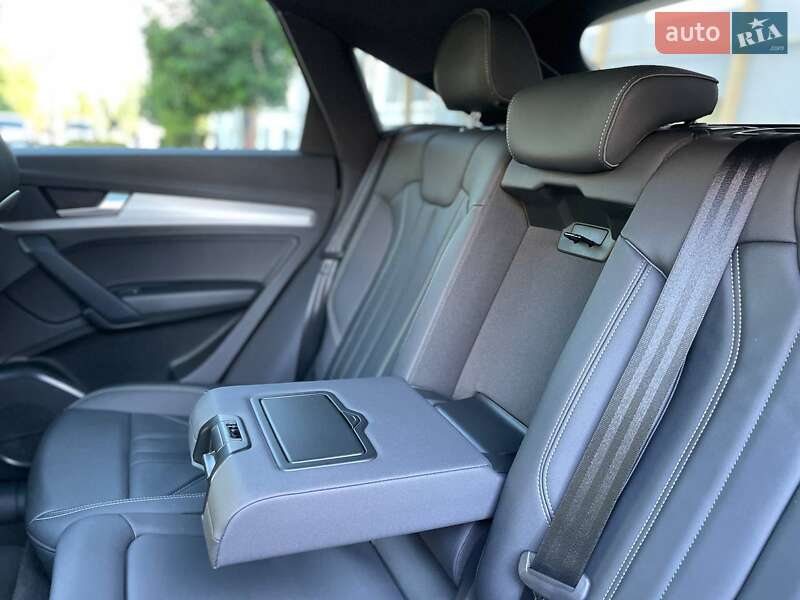 Внедорожник / Кроссовер Audi Q5 2021 в Киеве