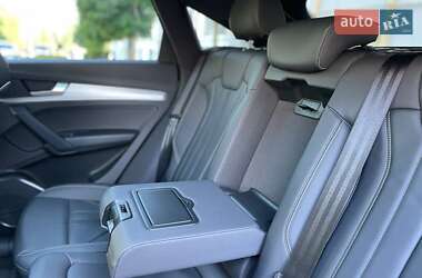 Позашляховик / Кросовер Audi Q5 2021 в 