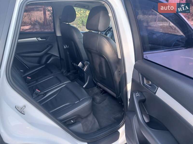 Внедорожник / Кроссовер Audi Q5 2012 в Первомайске