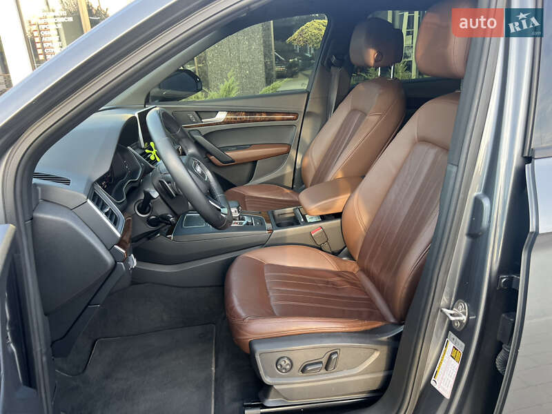 Позашляховик / Кросовер Audi Q5 2017 в Ужгороді