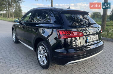 Внедорожник / Кроссовер Audi Q5 2018 в 