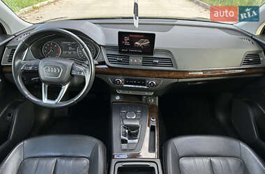 Внедорожник / Кроссовер Audi Q5 2018 в 
