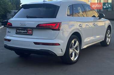 Позашляховик / Кросовер Audi Q5 2021 в 