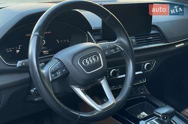 Позашляховик / Кросовер Audi Q5 2021 в 