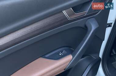 Позашляховик / Кросовер Audi Q5 2021 в 