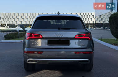 Позашляховик / Кросовер Audi Q5 2018 в 