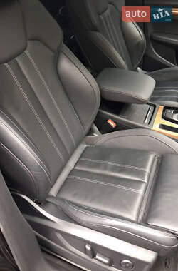Позашляховик / Кросовер Audi Q5 2020 в 