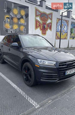 Позашляховик / Кросовер Audi Q5 2020 в 