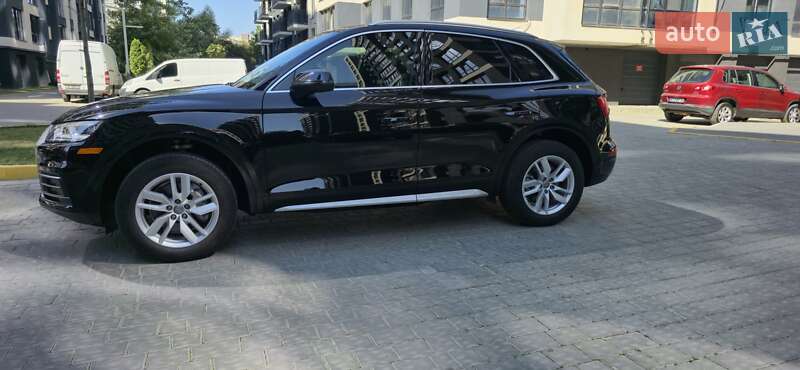 Позашляховик / Кросовер Audi Q5 2020 в Івано-Франківську