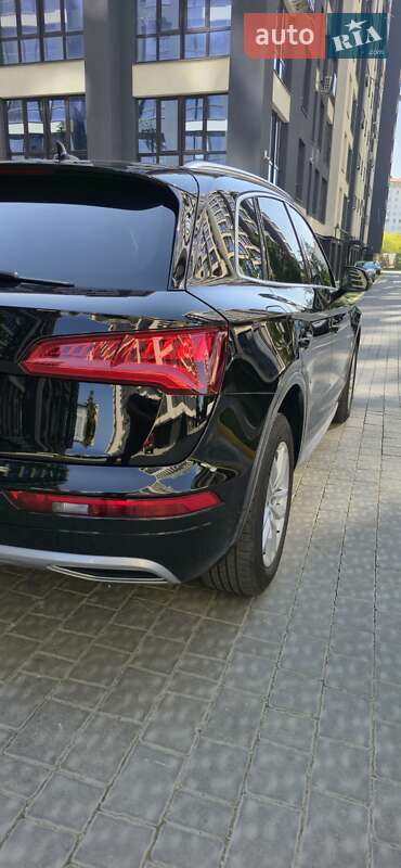 Позашляховик / Кросовер Audi Q5 2020 в Івано-Франківську