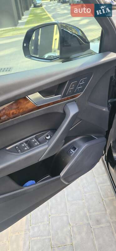 Позашляховик / Кросовер Audi Q5 2020 в Івано-Франківську