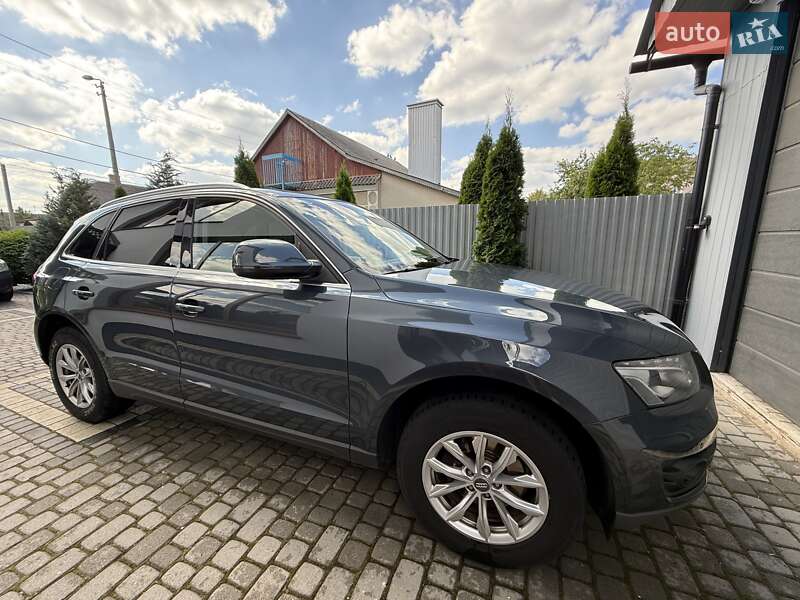 Позашляховик / Кросовер Audi Q5 2010 в 