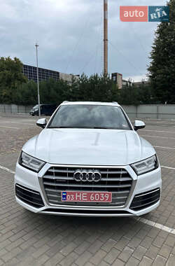 Позашляховик / Кросовер Audi Q5 2018 в Луцьку