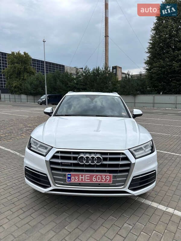 Внедорожник / Кроссовер Audi Q5 2018 в 