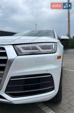 Внедорожник / Кроссовер Audi Q5 2018 в 