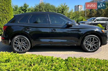 Позашляховик / Кросовер Audi Q5 2022 в 