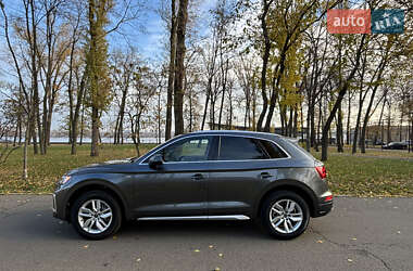 Позашляховик / Кросовер Audi Q5 2022 в 