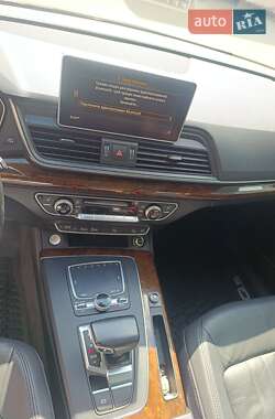 Внедорожник / Кроссовер Audi Q5 2017 в 