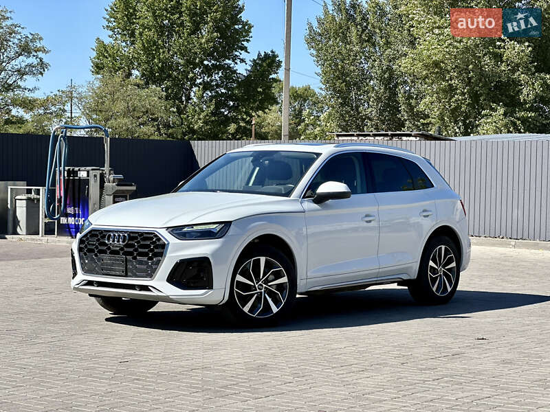 Позашляховик / Кросовер Audi Q5 2022 в 