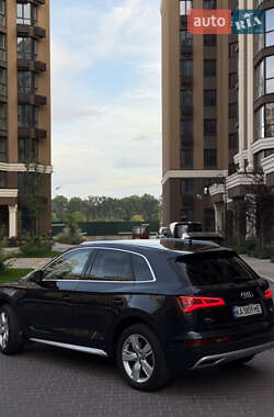 Позашляховик / Кросовер Audi Q5 2018 в 