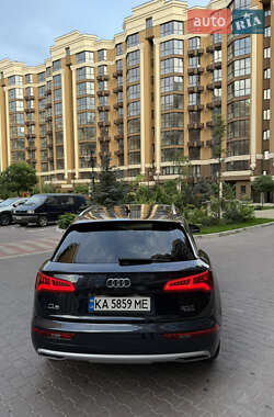 Позашляховик / Кросовер Audi Q5 2018 в 
