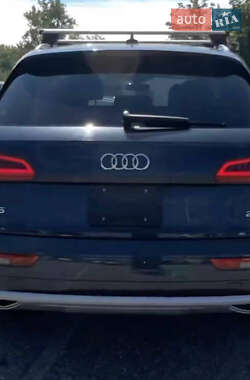 Позашляховик / Кросовер Audi Q5 2018 в 