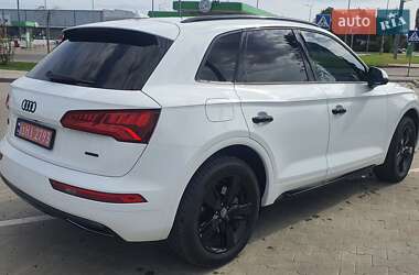 Внедорожник / Кроссовер Audi Q5 2017 в 