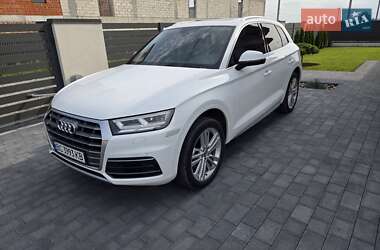 Внедорожник / Кроссовер Audi Q5 2018 в 