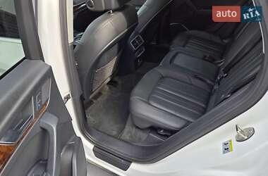 Внедорожник / Кроссовер Audi Q5 2018 в 