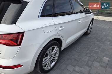 Внедорожник / Кроссовер Audi Q5 2018 в 