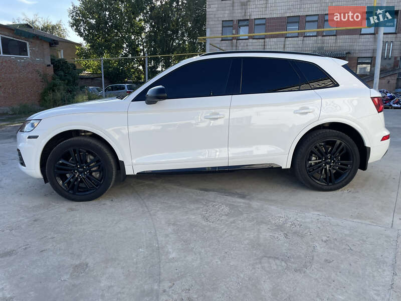 Позашляховик / Кросовер Audi Q5 2018 в Лубнах