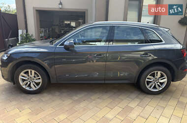 Позашляховик / Кросовер Audi Q5 2020 в Києві