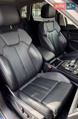Внедорожник / Кроссовер Audi Q5 2018 в 
