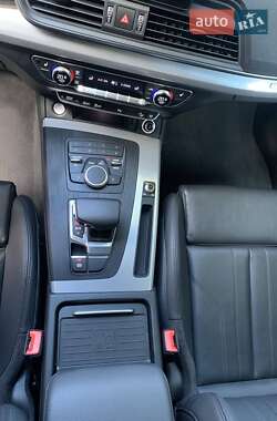 Внедорожник / Кроссовер Audi Q5 2020 в 