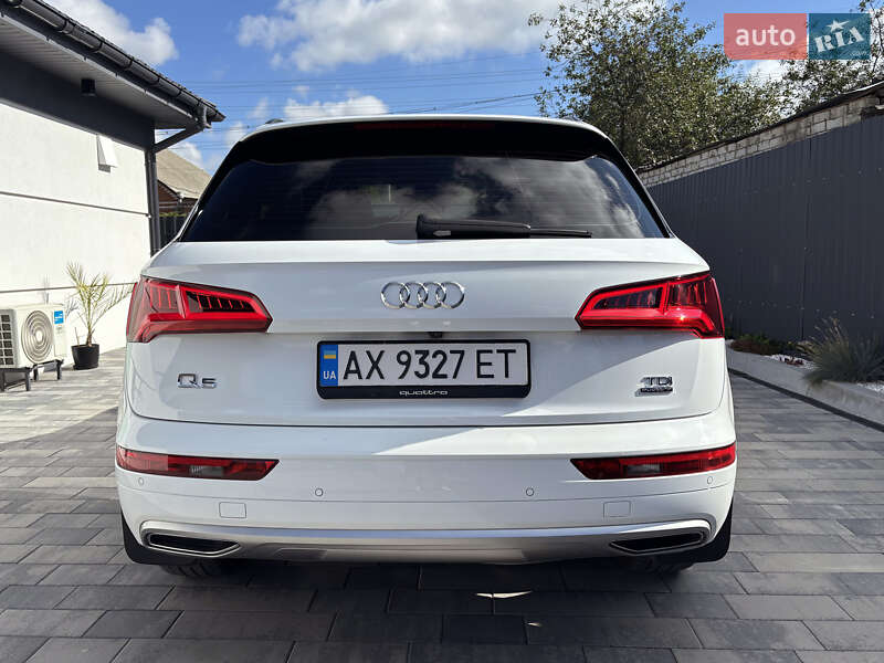 Внедорожник / Кроссовер Audi Q5 2017 в Валках