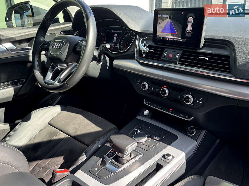 Внедорожник / Кроссовер Audi Q5 2017 в Валках