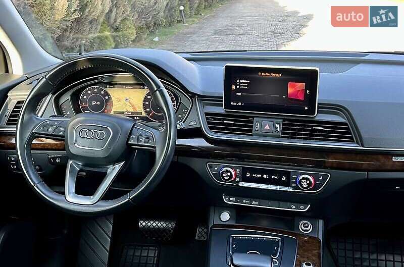 Позашляховик / Кросовер Audi Q5 2017 в Львові