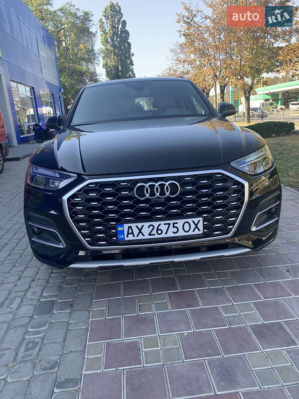 Позашляховик / Кросовер Audi Q5 2023 в 