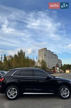 Внедорожник / Кроссовер Audi Q5 2018 в 