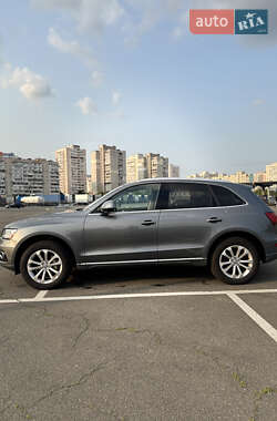 Внедорожник / Кроссовер Audi Q5 2015 в 