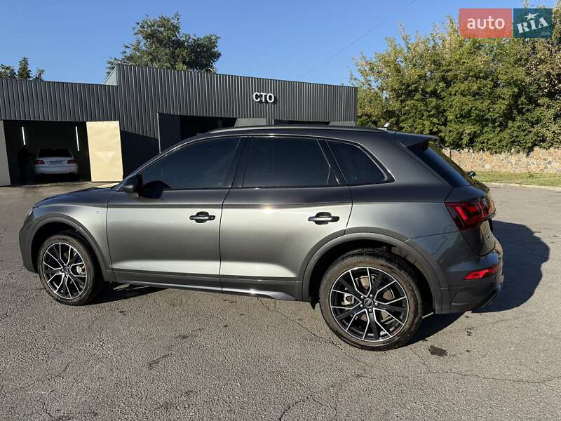 Позашляховик / Кросовер Audi Q5 2021 в Києві
