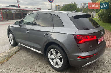 Позашляховик / Кросовер Audi Q5 2018 в 