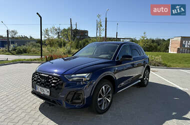 Позашляховик / Кросовер Audi Q5 2022 в 
