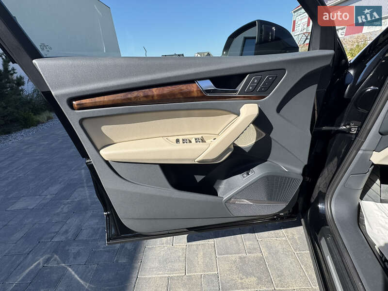 Позашляховик / Кросовер Audi Q5 2017 в Луцьку