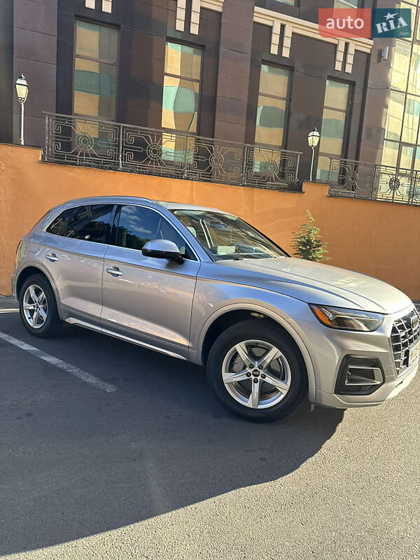 Внедорожник / Кроссовер Audi Q5 2022 в 